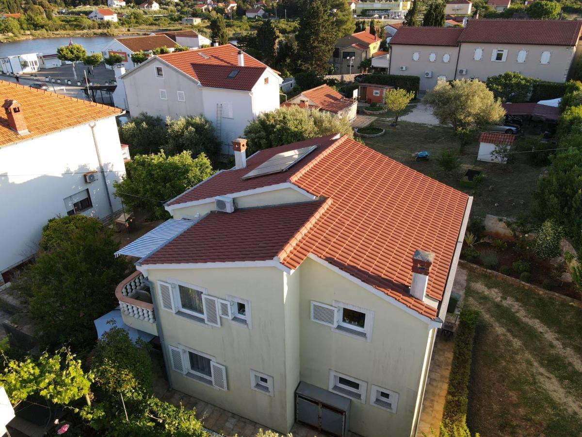 Apartmani Lenka Ugljan Eksteriør bilde