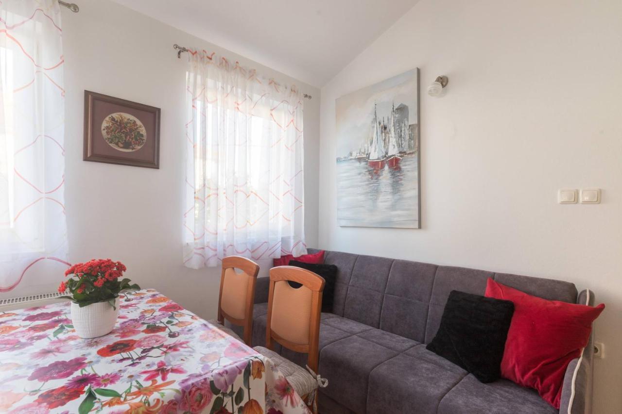 Apartmani Lenka Ugljan Eksteriør bilde