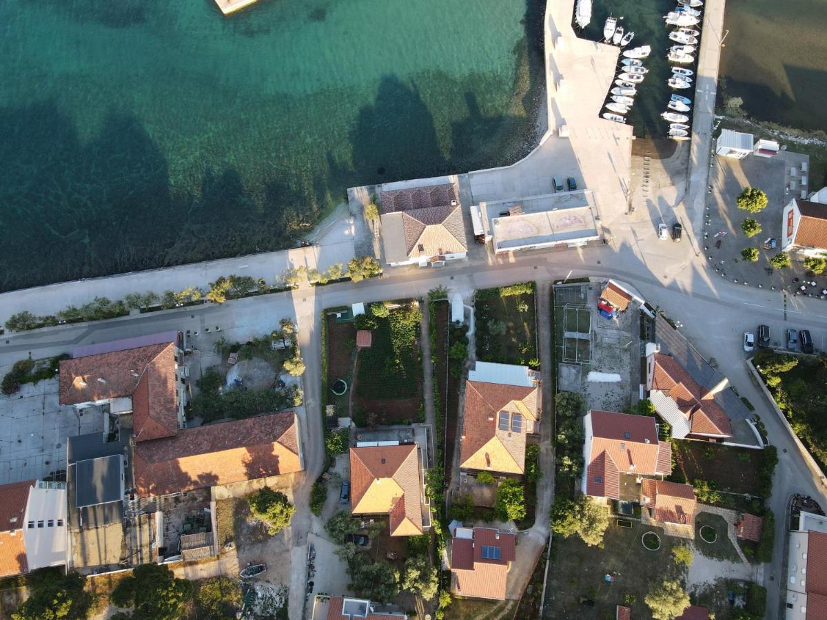 Apartmani Lenka Ugljan Eksteriør bilde